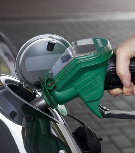 تأجير السيارات مع الوقود